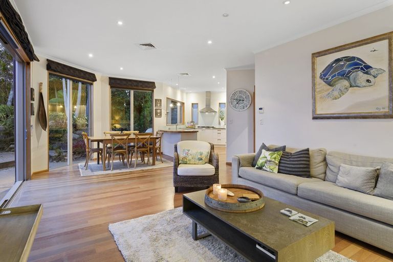 Photo of property in 24 Cliff Road, Torbay, Auckland, 0630