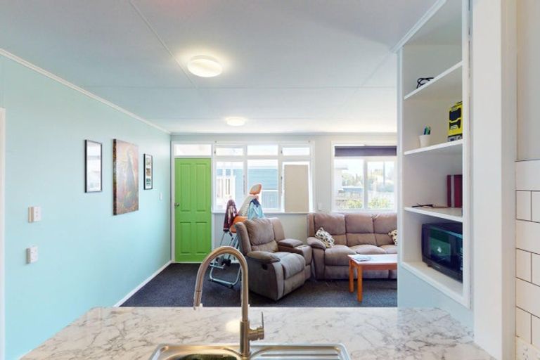 Photo of property in 16 Forth Street, Levin, 5510