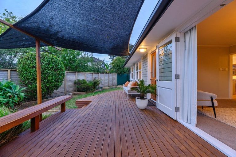 Photo of property in 42 Hereford Street, Te Atatu Peninsula, Auckland, 0610