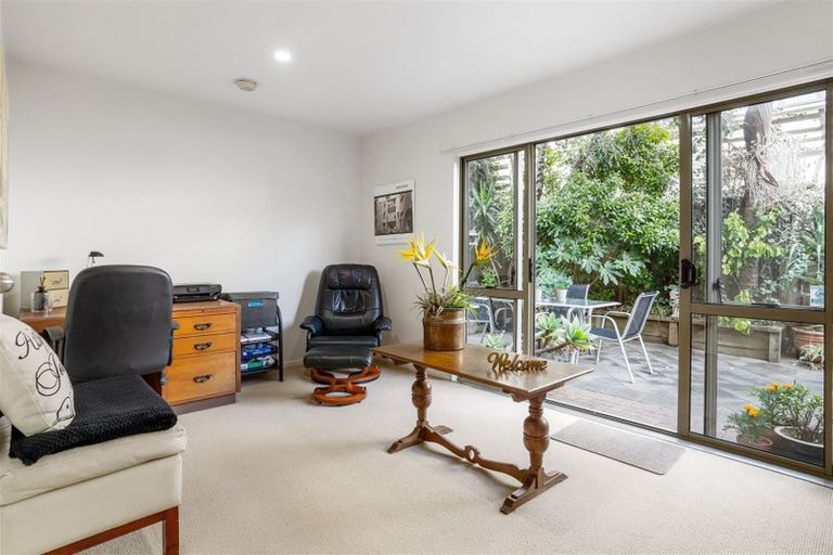 Photo of property in Lakeview Terrace, 1/14 Ambrico Place, New Lynn, Auckland, 0600