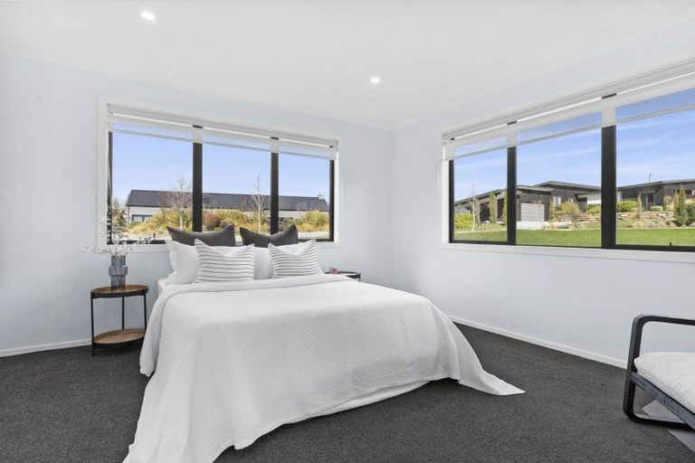 Photo of property in 6 Avalanche Place, Wanaka, 9305