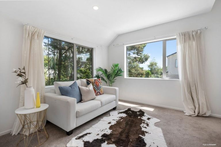 Photo of property in 17 Sunshine Boulevard, Sunnyvale, Auckland, 0612