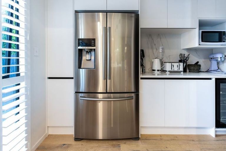 Photo of property in 18a Marama Street, Castor Bay, Auckland, 0620