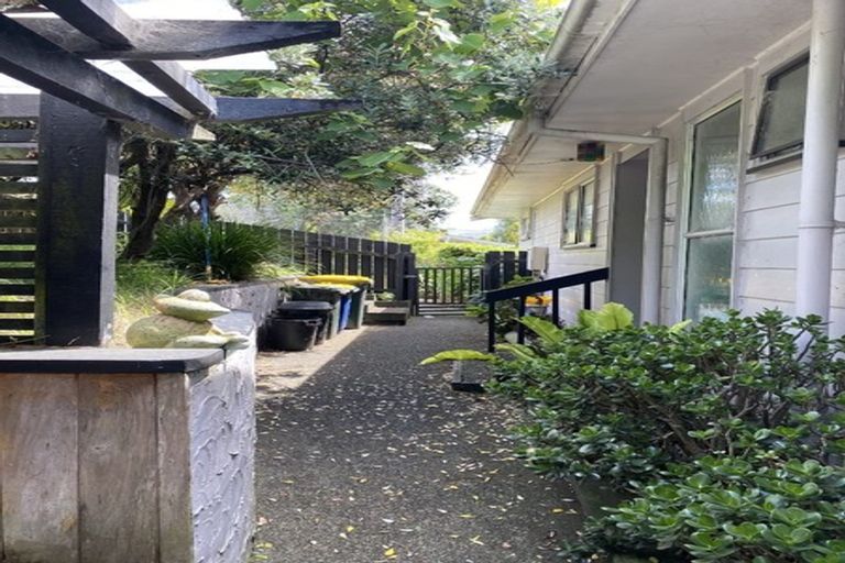 Photo of property in 52 Tamahere Drive, Glenfield, Auckland, 0629