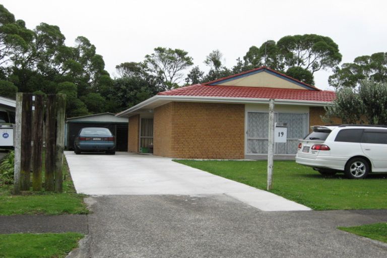 Photo of property in 19 Watchfield Close, Mangere, Auckland, 2022