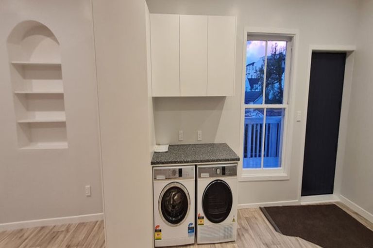 Photo of property in 9 Lipman Street, Mount Victoria, Wellington, 6011