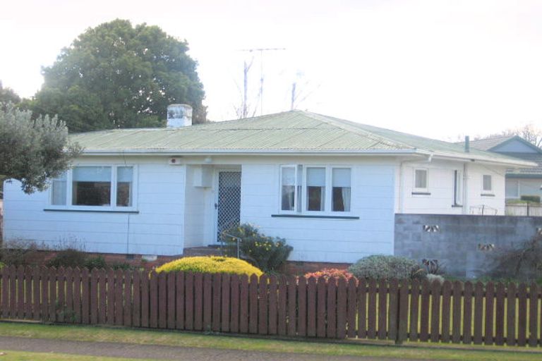 Photo of property in 27 Youngs Road, Papakura, 2110