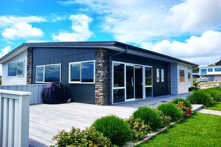 Photo of property in 2 Sunset Heights, Cable Bay, 0420