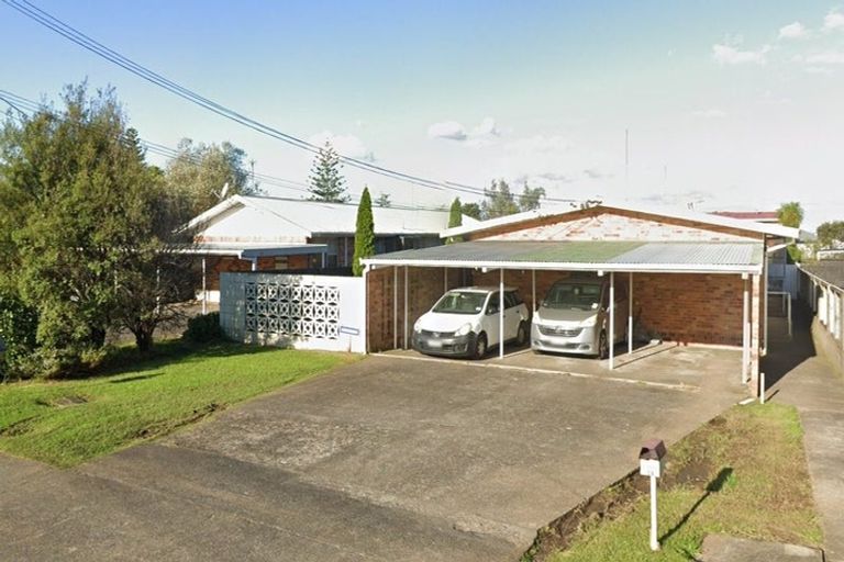 Photo of property in 2/28 West Coast Road, Glen Eden, Auckland, 0602