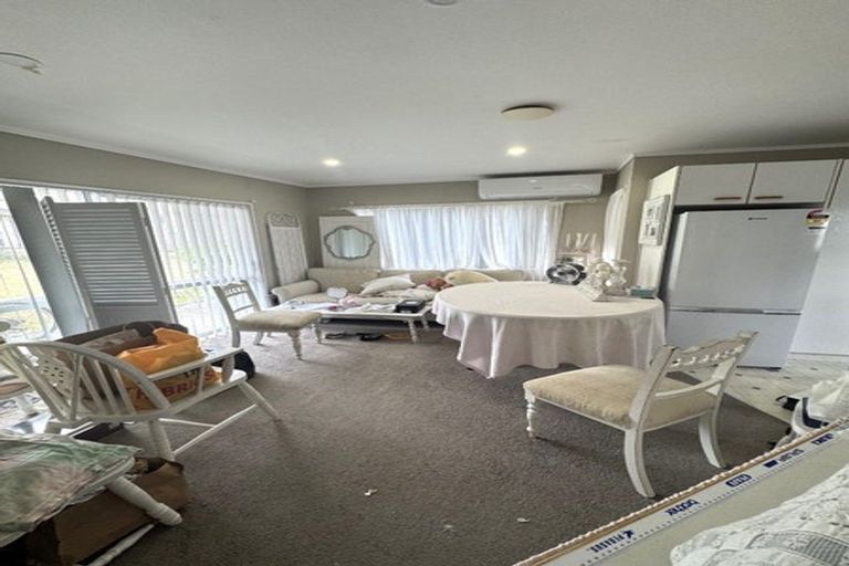 Photo of property in 16 Taupo Street, Green Bay, Auckland, 0604