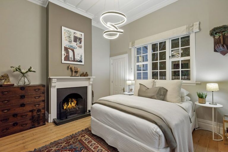 Photo of property in 36 Queen Street, Northcote Point, Auckland, 0627