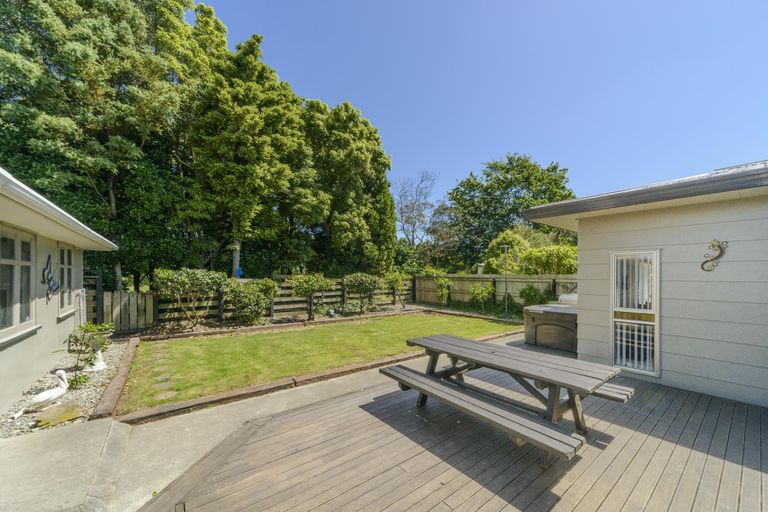 Photo of property in 42 Carter Crescent, Awapuni, Palmerston North, 4412