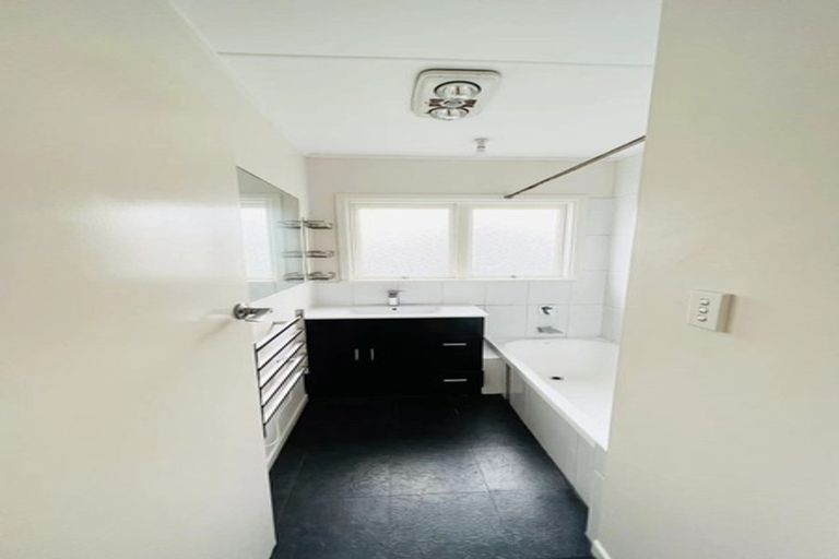 Photo of property in 154 Manuka Road, Bayview, Auckland, 0629