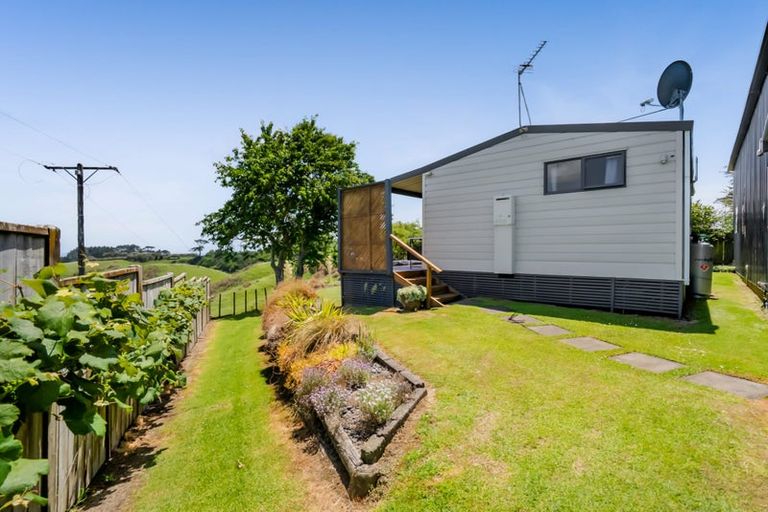 Photo of property in 2 Waireka Road, Omata, New Plymouth, 4374