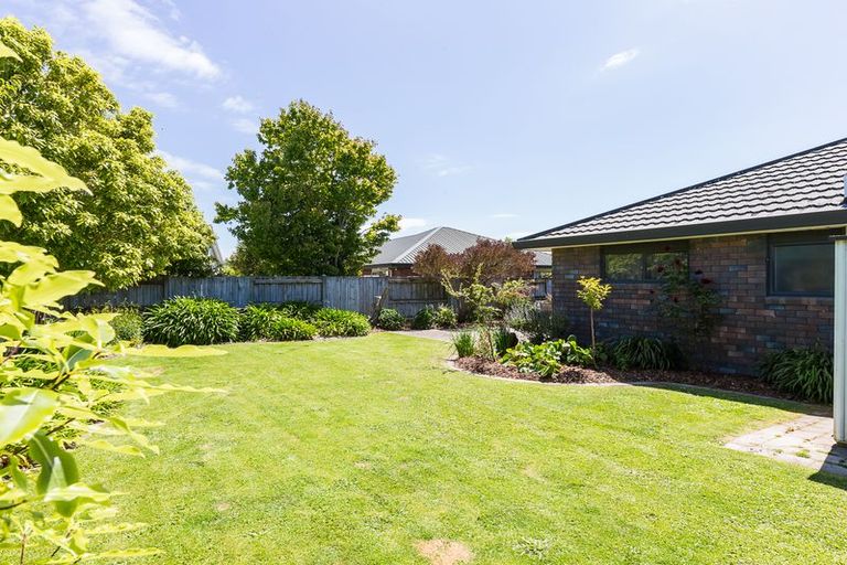 Photo of property in 11 Royal Oak Drive, Kelvin Grove, Palmerston North, 4414