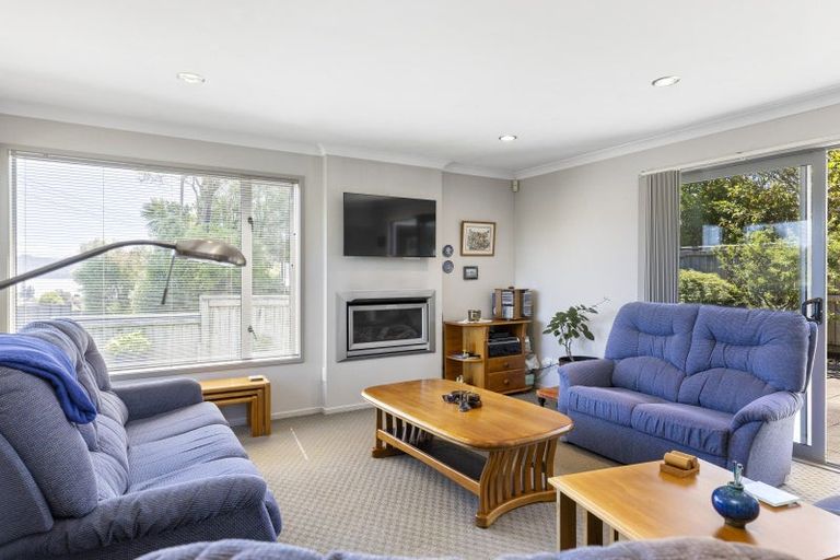 Photo of property in 2/30 Ingle Avenue, Waipahihi, Taupo, 3330