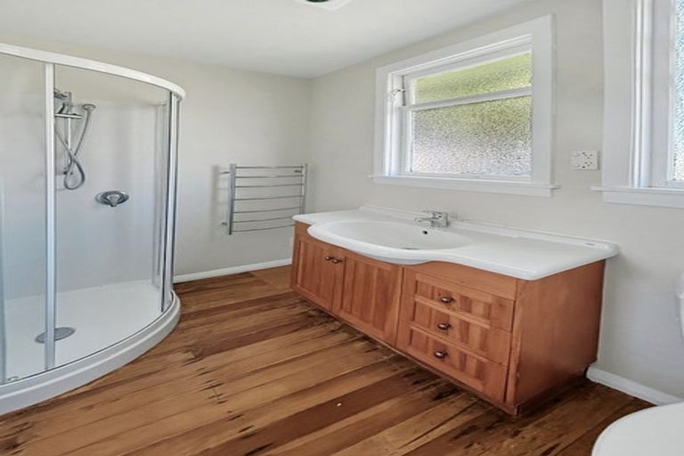 Photo of property in 96 Pahiatua Street, Hokowhitu, Palmerston North, 4410