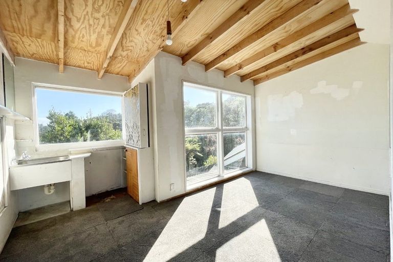 Photo of property in 741 South Titirangi Road, Titirangi, Auckland, 0604