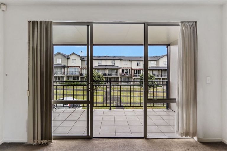Photo of property in 4/25 Opito Way, East Tamaki, Auckland, 2013