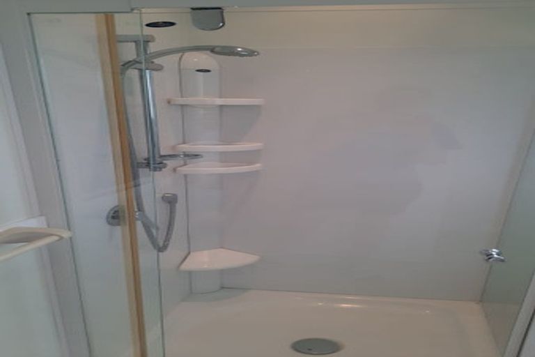 Photo of property in 3/1 Sturges Road, Henderson, Auckland, 0610