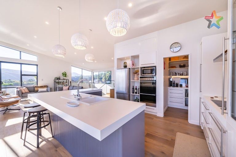 Photo of property in 22 Mount Marua Drive, Timberlea, Upper Hutt, 5018