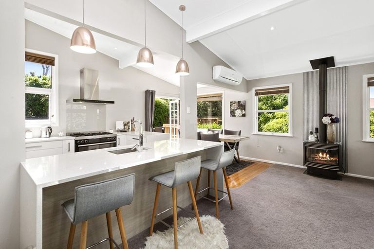 Photo of property in 15 Cherry Blossom Grove, Maungaraki, Lower Hutt, 5010