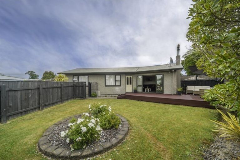Photo of property in 2 Pukatea Place, Milson, Palmerston North, 4414