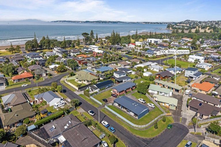 Photo of property in 2/10 Ross Crescent, Orewa, 0931
