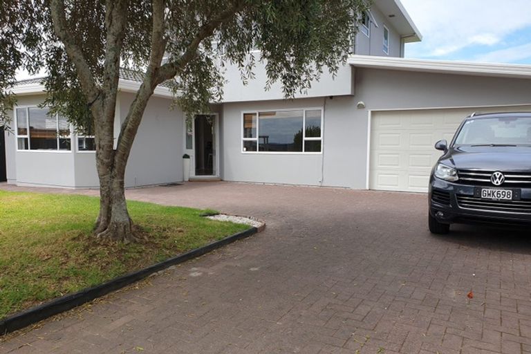 Photo of property in 313 Hobsonville Road, Hobsonville, Auckland, 0618