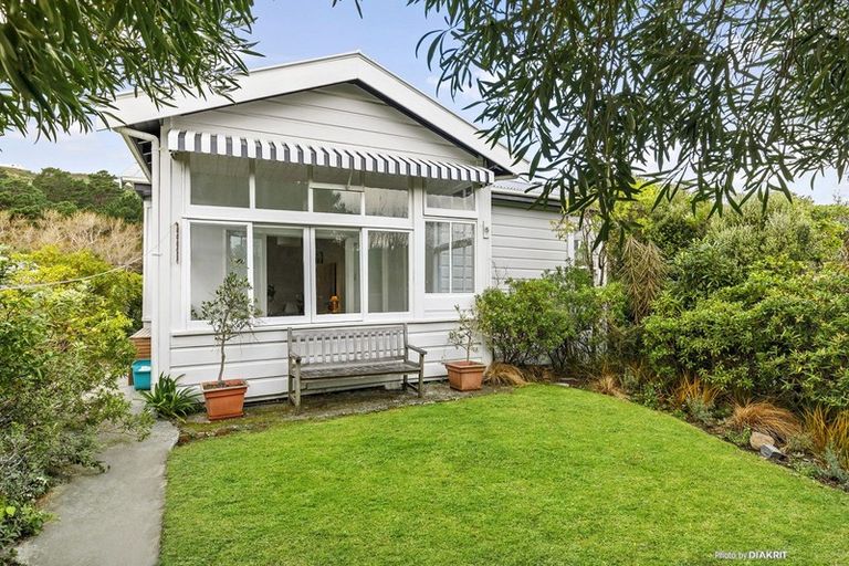 Photo of property in 26 Melbourne Road, Island Bay, Wellington, 6023