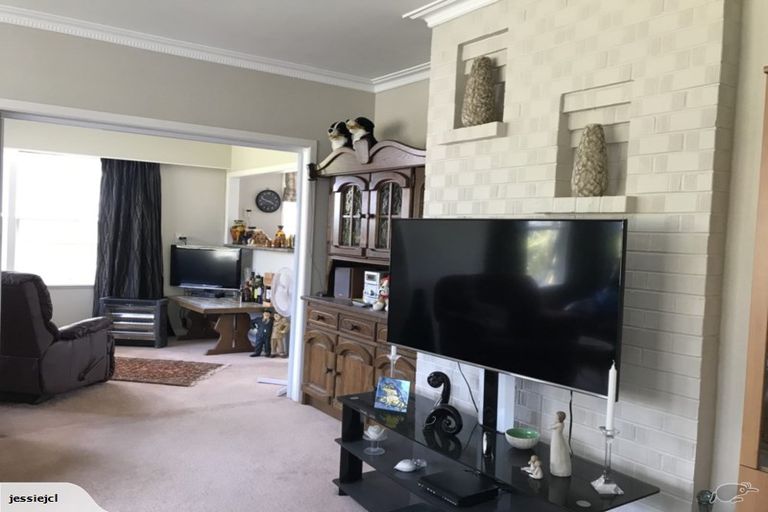 Photo of property in 236 Forrest Hill Road, Forrest Hill, Auckland, 0620