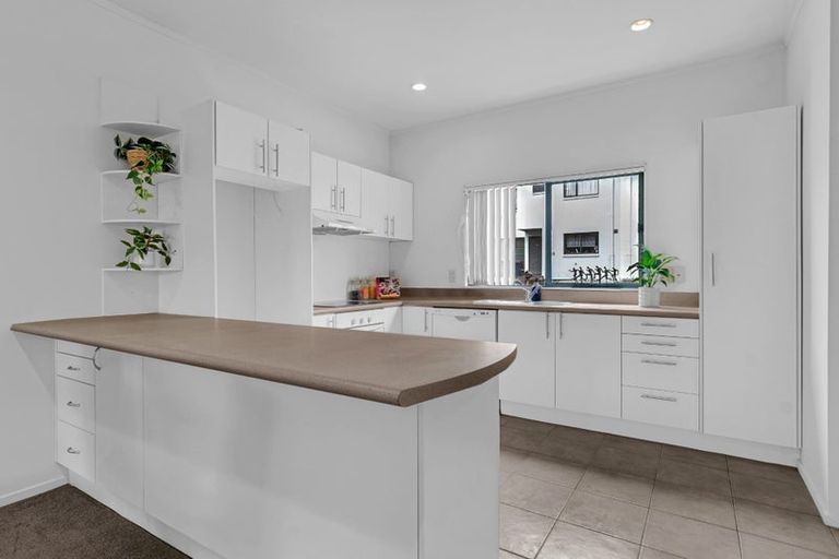 Photo of property in 12 Vitex Lane, Henderson, Auckland, 0612