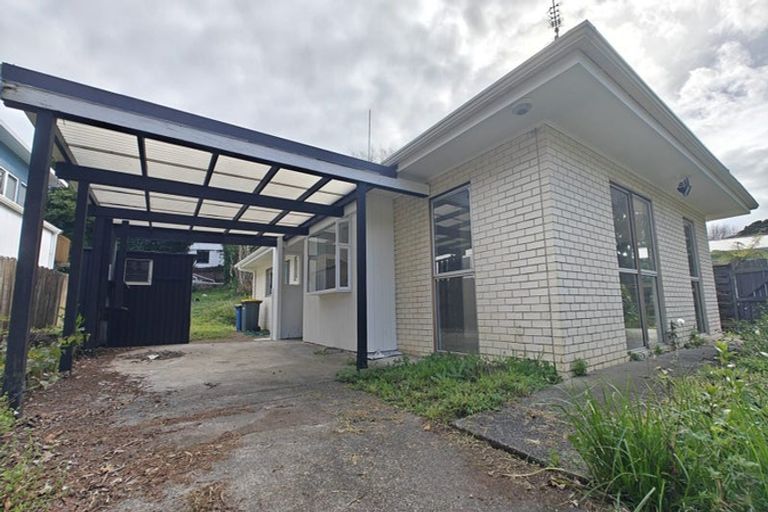 Photo of property in 6 Teviot Place, Totara Vale, Auckland, 0629