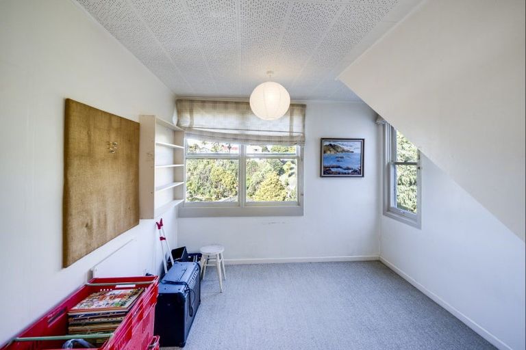 Photo of property in 109 Chaucer Road, Hospital Hill, Napier, 4110