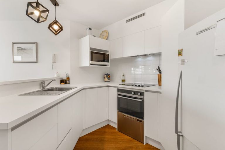 Photo of property in 6/270 Onewa Road, Birkenhead, Auckland, 0626