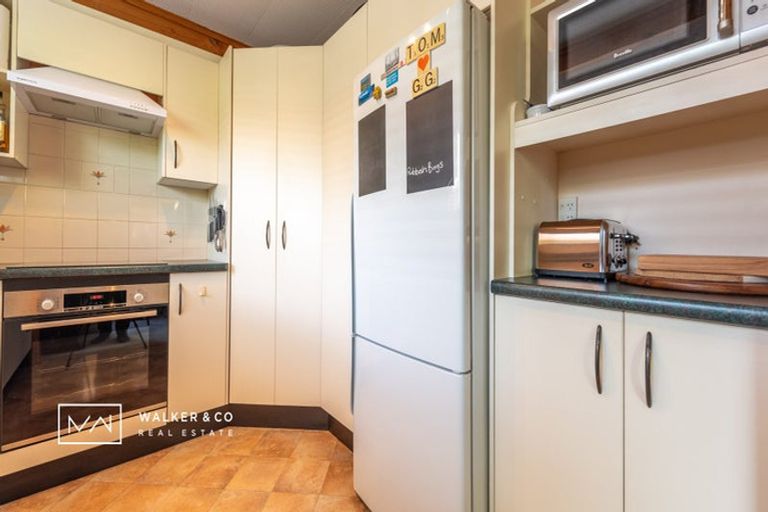 Photo of property in 1 Bathurst Street, Silverstream, Upper Hutt, 5019