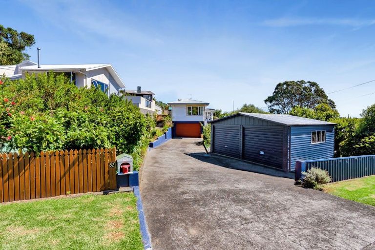 Photo of property in 52 Queens Road, Glen Avon, New Plymouth, 4312