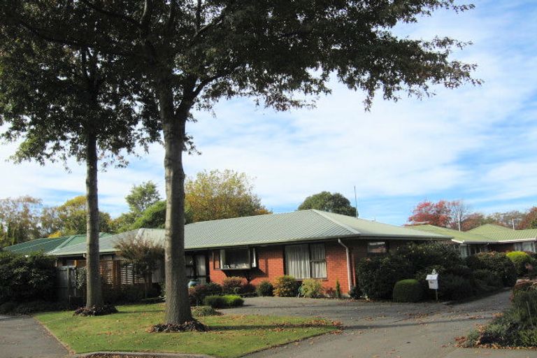 Photo of property in 4/5 Ludecke Place, Sockburn, Christchurch, 8042