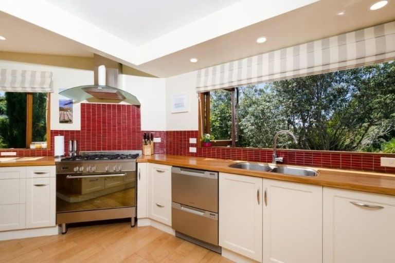 Photo of property in 37a Penzance Road, Mairangi Bay, Auckland, 0630