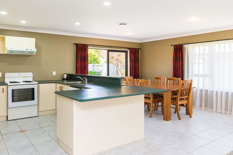 Photo of property in 11 Royal Oak Drive, Kelvin Grove, Palmerston North, 4414