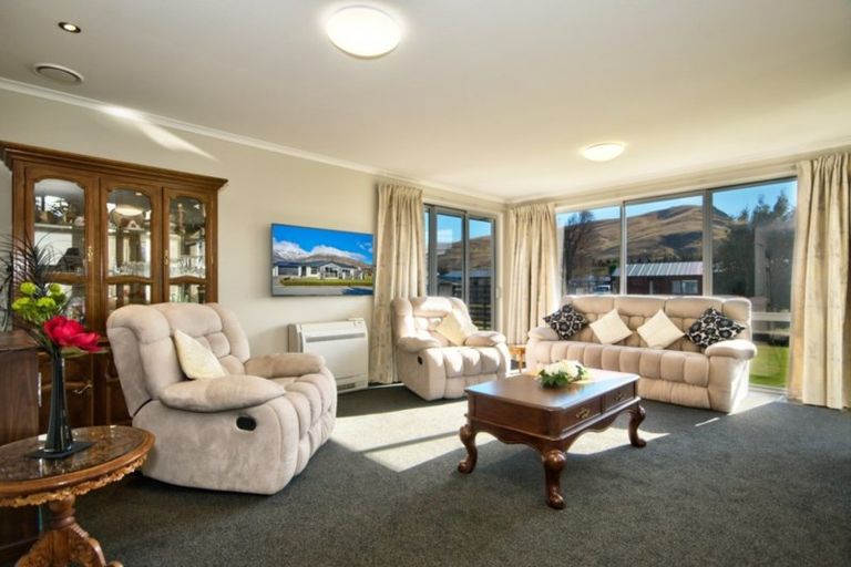Photo of property in 10 Coburn Place, Lake Hayes, Queenstown, 9304