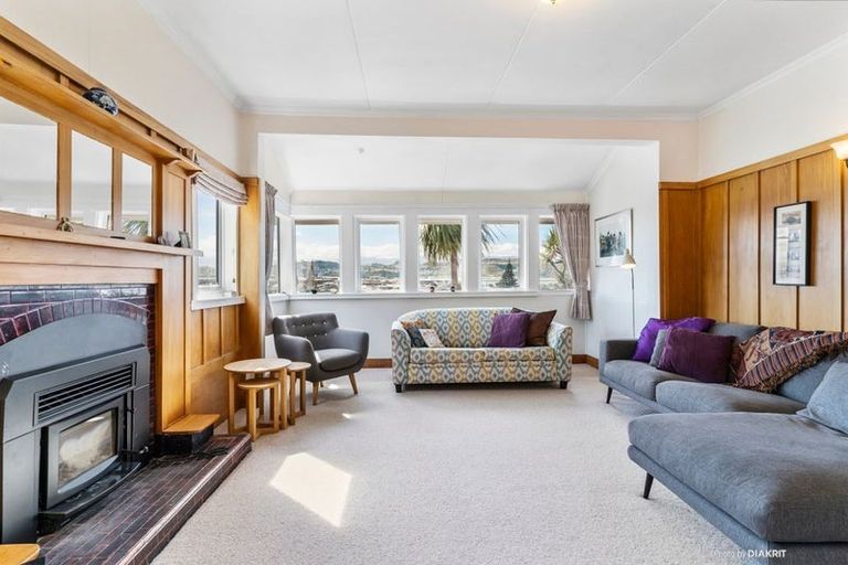 Photo of property in 124 Queens Drive, Lyall Bay, Wellington, 6022