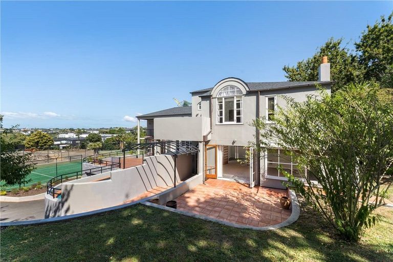Photo of property in 60 Kohimarama Road, Kohimarama, Auckland, 1071