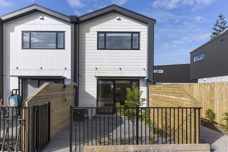 Photo of property in 2f Stokes Avenue, Te Atatu Peninsula, Auckland, 0610