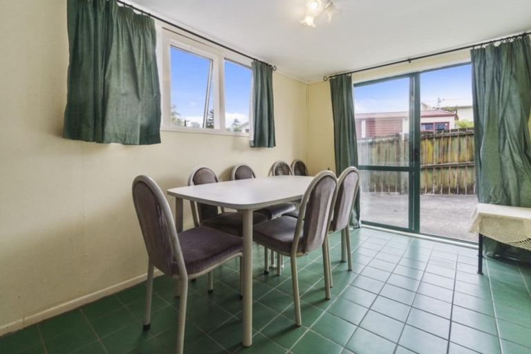 Photo of property in 80 Chislehurst Street, Henderson, Auckland, 0612