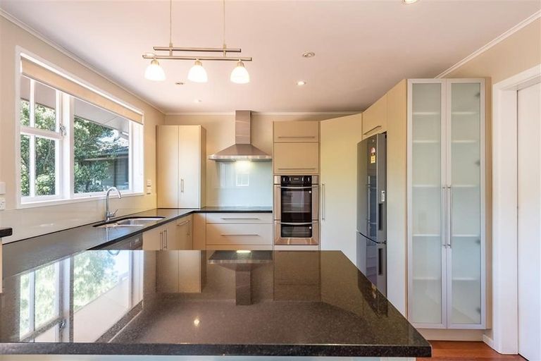 Photo of property in 15 Westview Grove, Miramar, Wellington, 6022