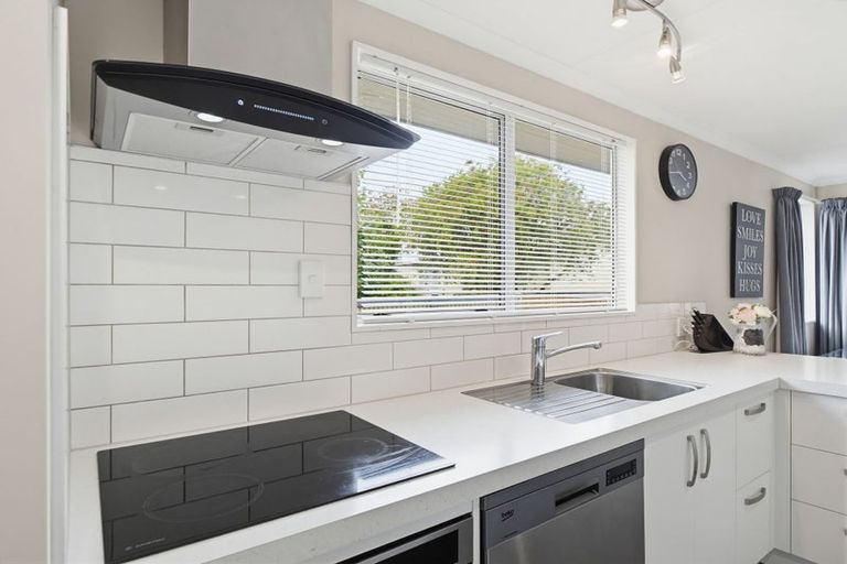 Photo of property in 6 Escort Grove, Awapuni, Palmerston North, 4412