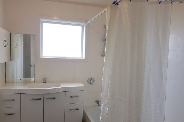 Photo of property in 204 East Coast Road, Forrest Hill, Auckland, 0620