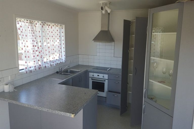 Photo of property in 18 Kiernan Place, Kelston, Auckland, 0602