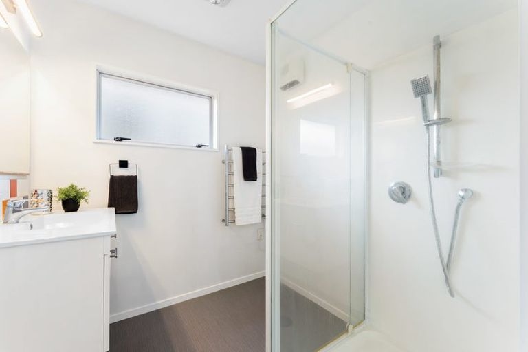 Photo of property in 3/51 Fruitvale Road, New Lynn, Auckland, 0600